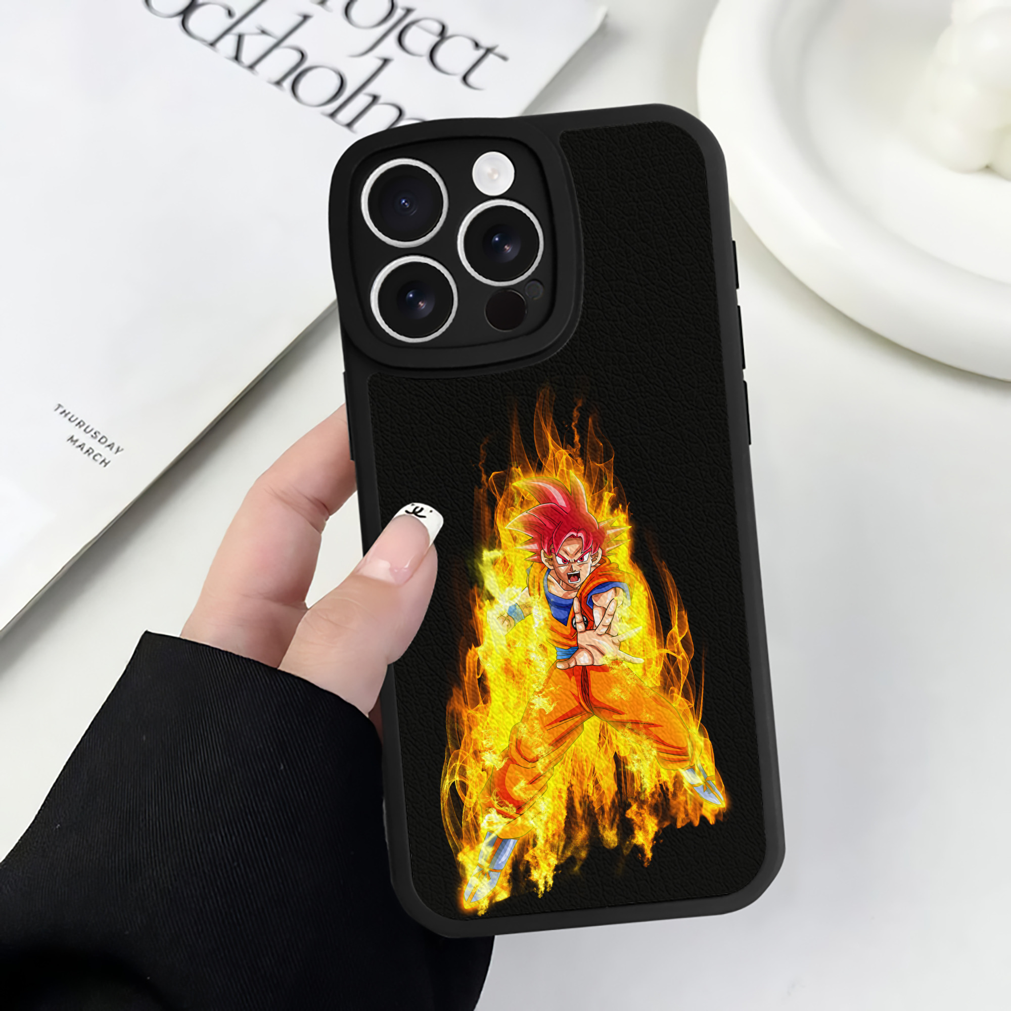 （画像用） ドラゴンボール 孫悟空（そん ごくう）Son Goku カカロット DRAGON BALL Kakarotto 【iPhone 16シリーズ対応】シリコンスマホケース（レザー調） 材質：シリコン